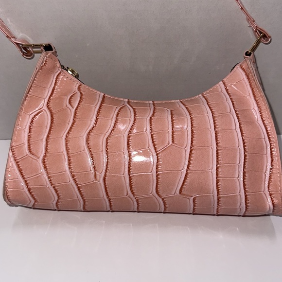 Vintage pink baguette bag with a croc-embossed pattern. - Picture 3 of 11